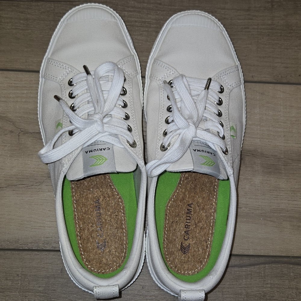 Cariuma Off White Sneakers